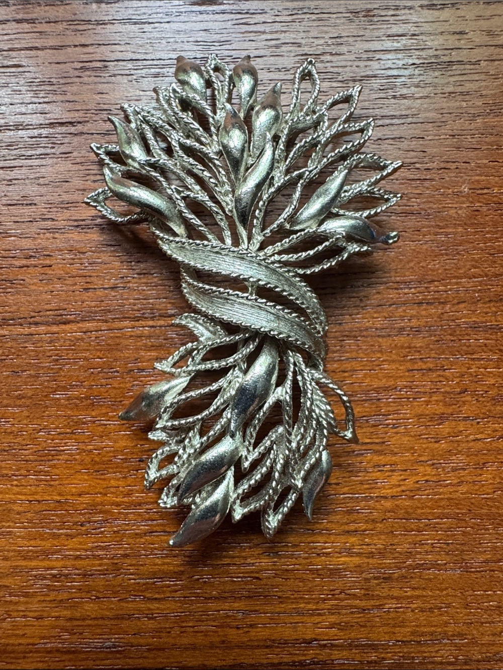 Vintage 1960s Silver Tone Lisner Sheath of Wheat tied with Ribbon Brooch Pin